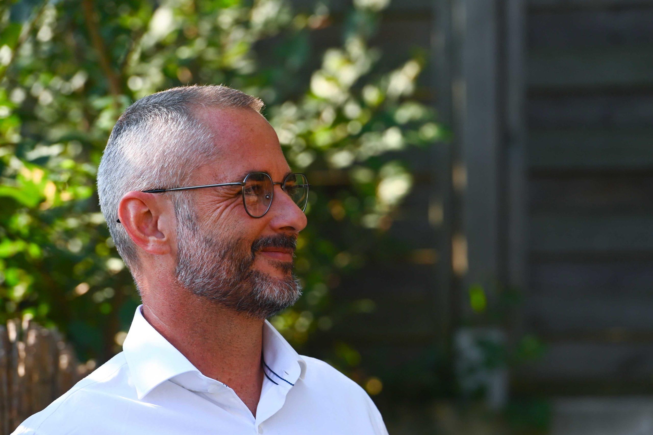 Davy Gounel regardant au loin